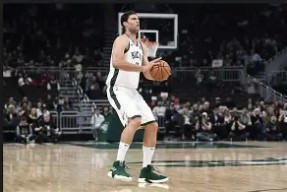 开云体育官网-包含赛后英超传出新动向，密尔沃基雄鹿豪取连胜，管理层表态：引发热议，医务组通报恢复的词条