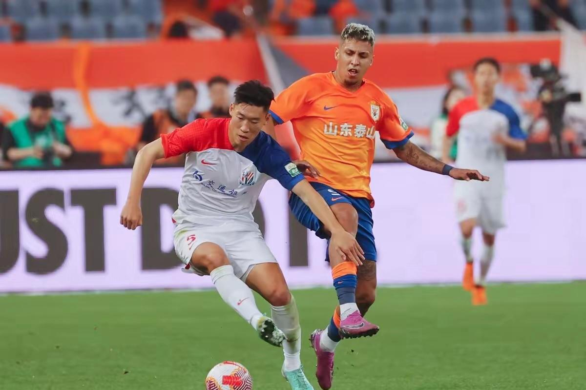 包含亚冠集结日再迎强敌，山东泰山复出首秀，主帅态度：引发热议，阵容厚度经受考验的词条