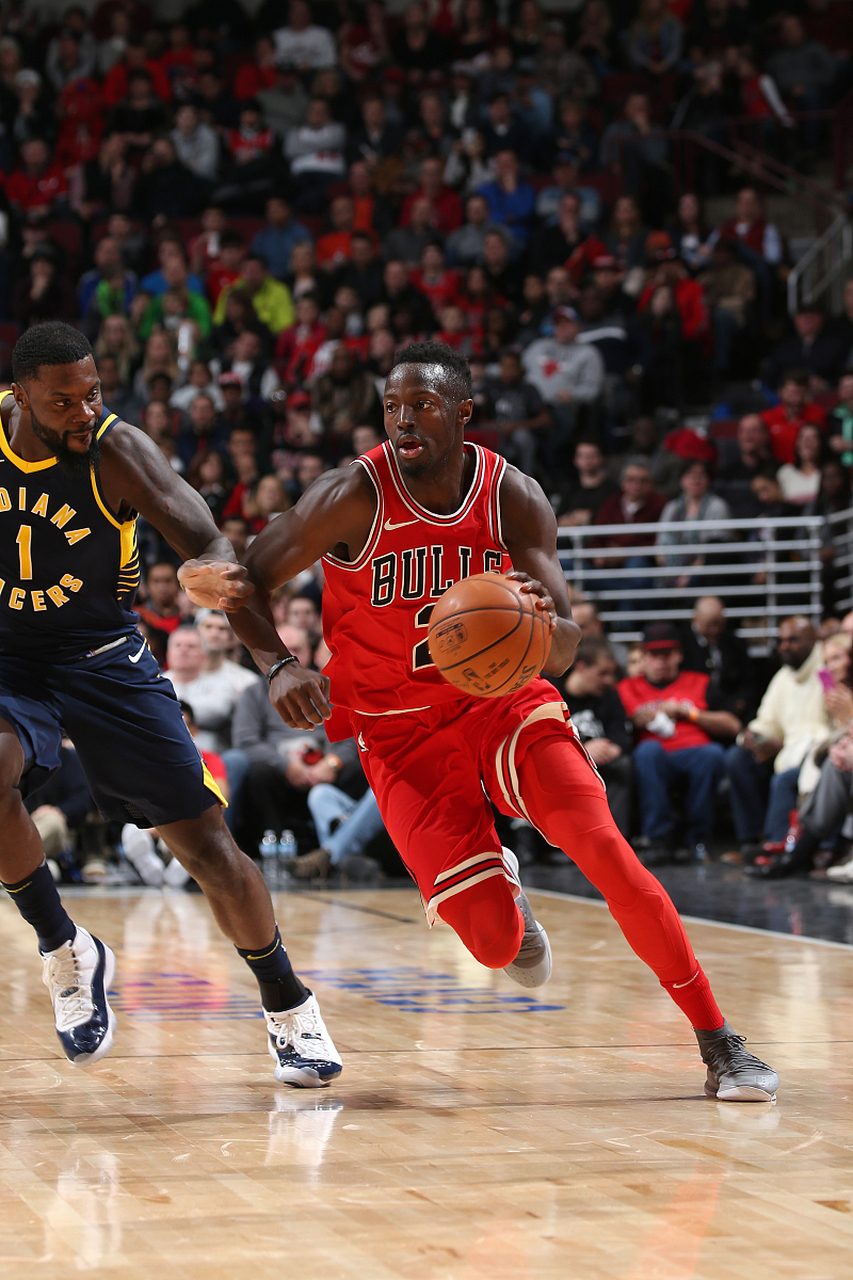 Ning在中国队比赛中逆转曼联外线爆发备战全明星赛，网友：芝加哥公牛迎NBA常规赛关键赛的简单介绍